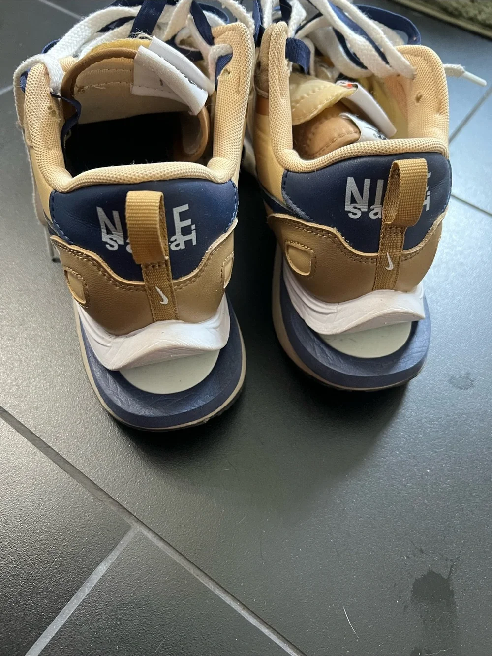 Nike Men's sacai navy & tan shoes